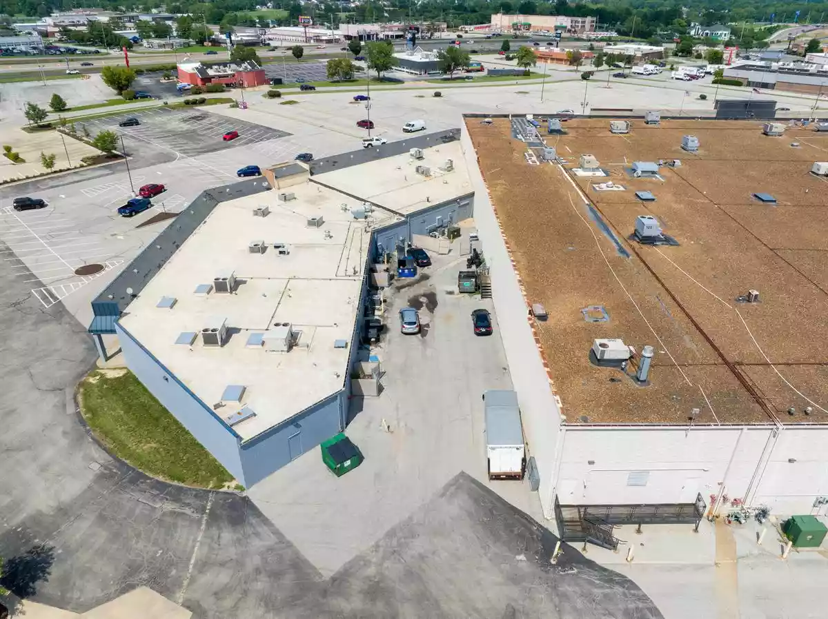 St. Peters - Unanchored Strip Center