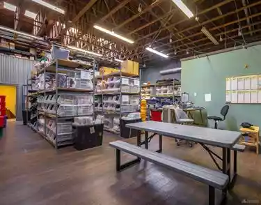 North Vancouver - Warehouse/Distribution