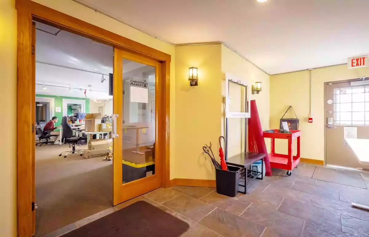 North Vancouver - Warehouse/Distribution