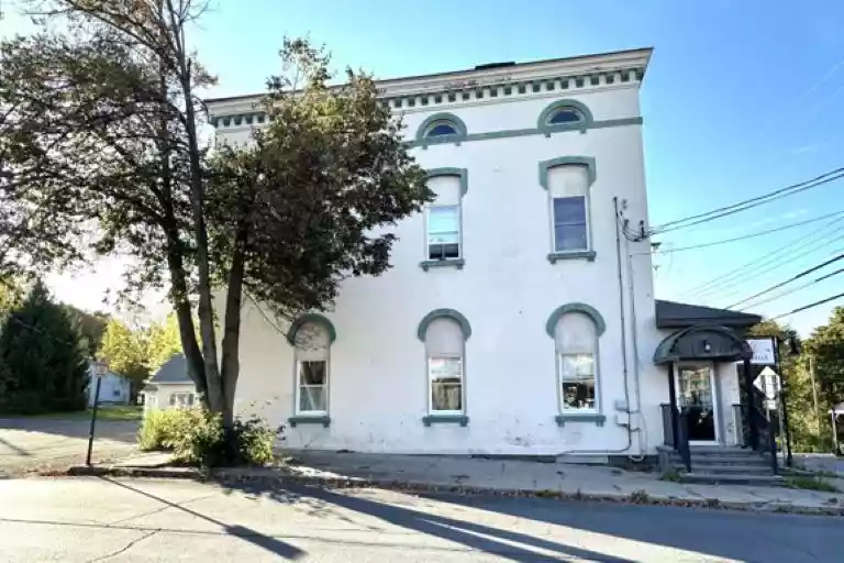 A1-44 Main Street East