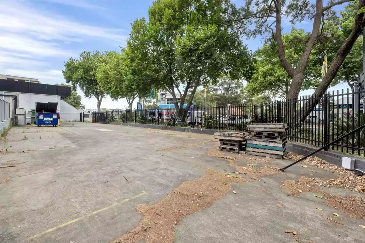 1225 Botany Road