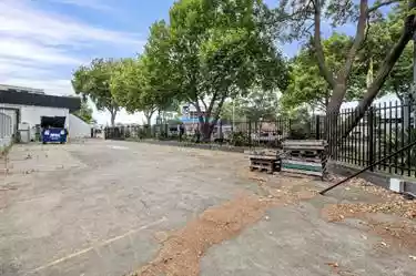 1225 Botany Road