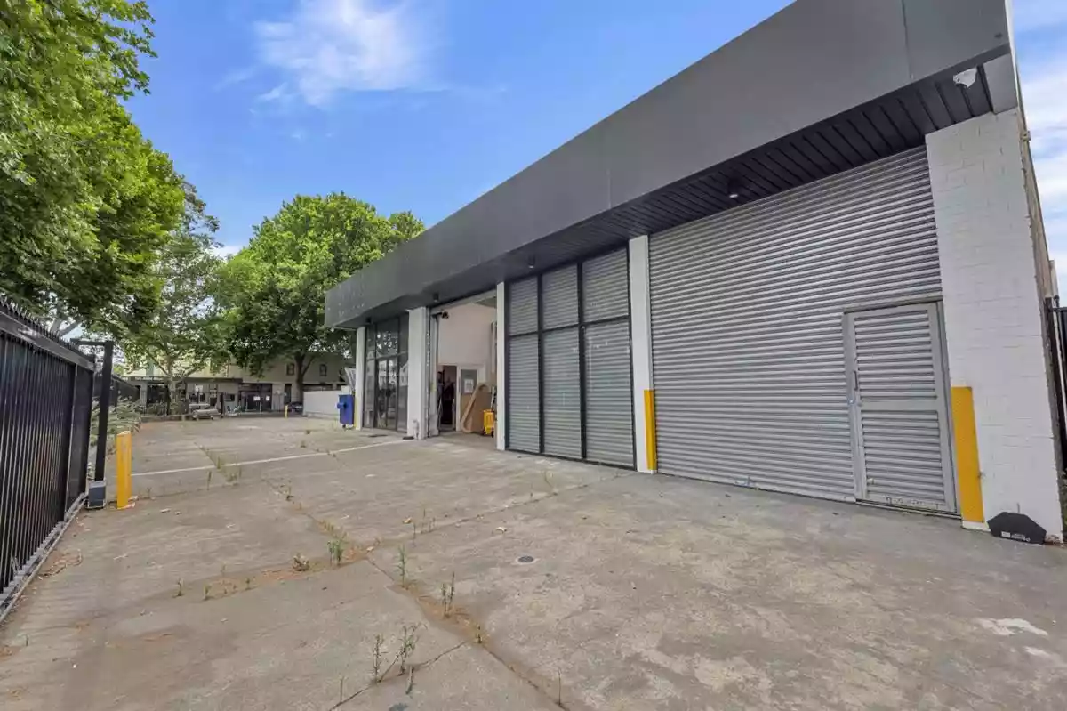 1225 Botany Road