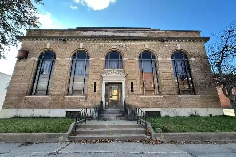 A1-100 Main Street East