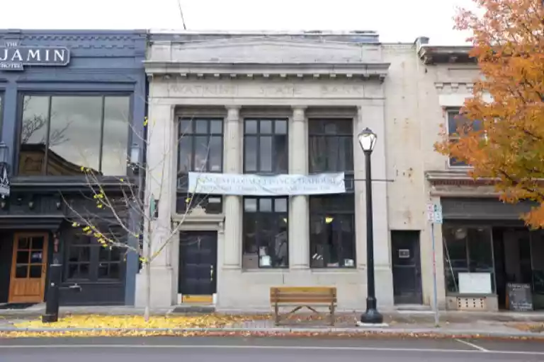 A1-221 Franklin Street North