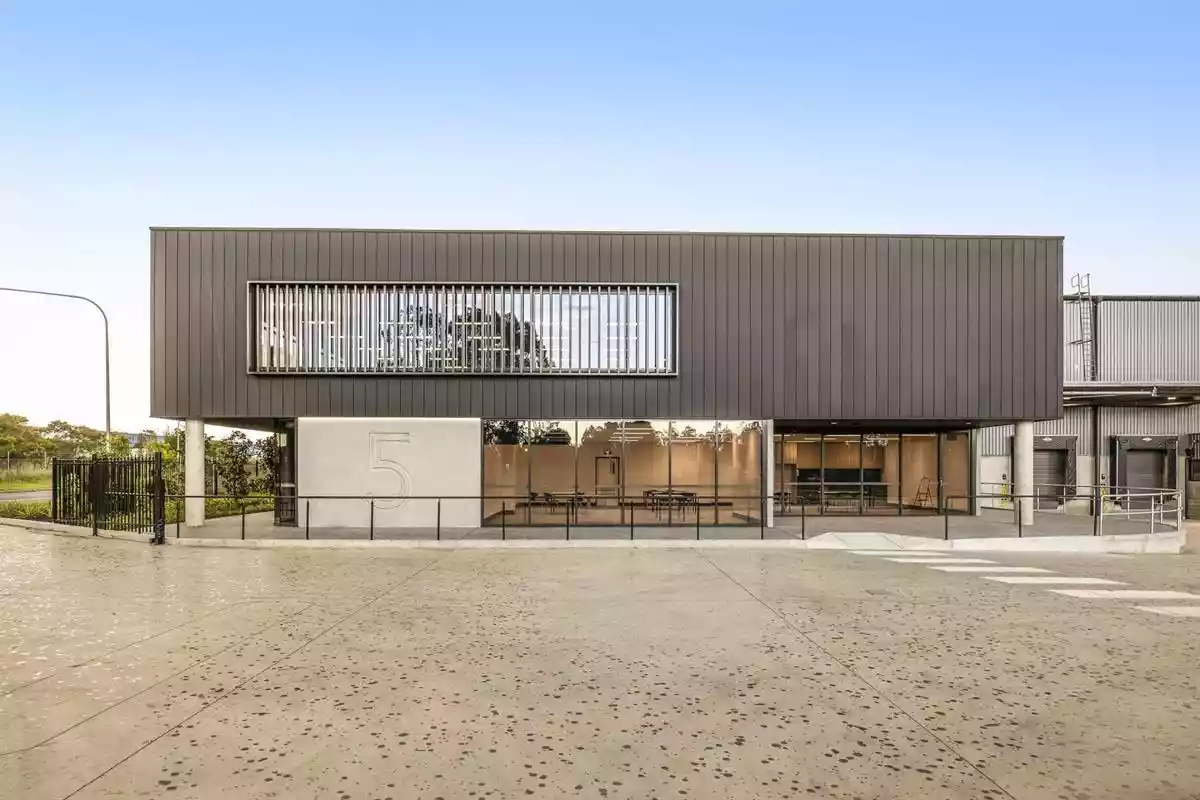 5 Yarrawa Street