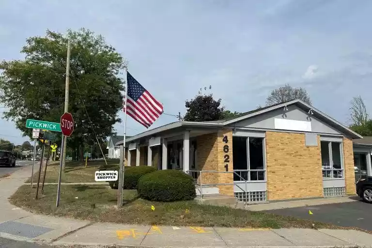 A2-4621 Genesee Street East