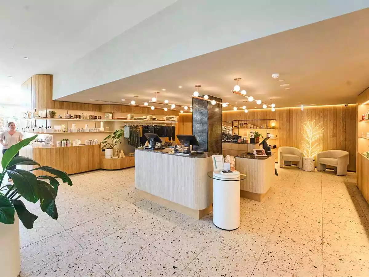 1-21 & 211 Ocean Beach Road