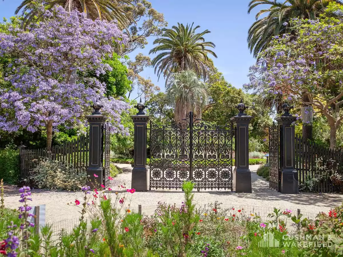 2 Aitken Street & 16-34 Kanowna Street