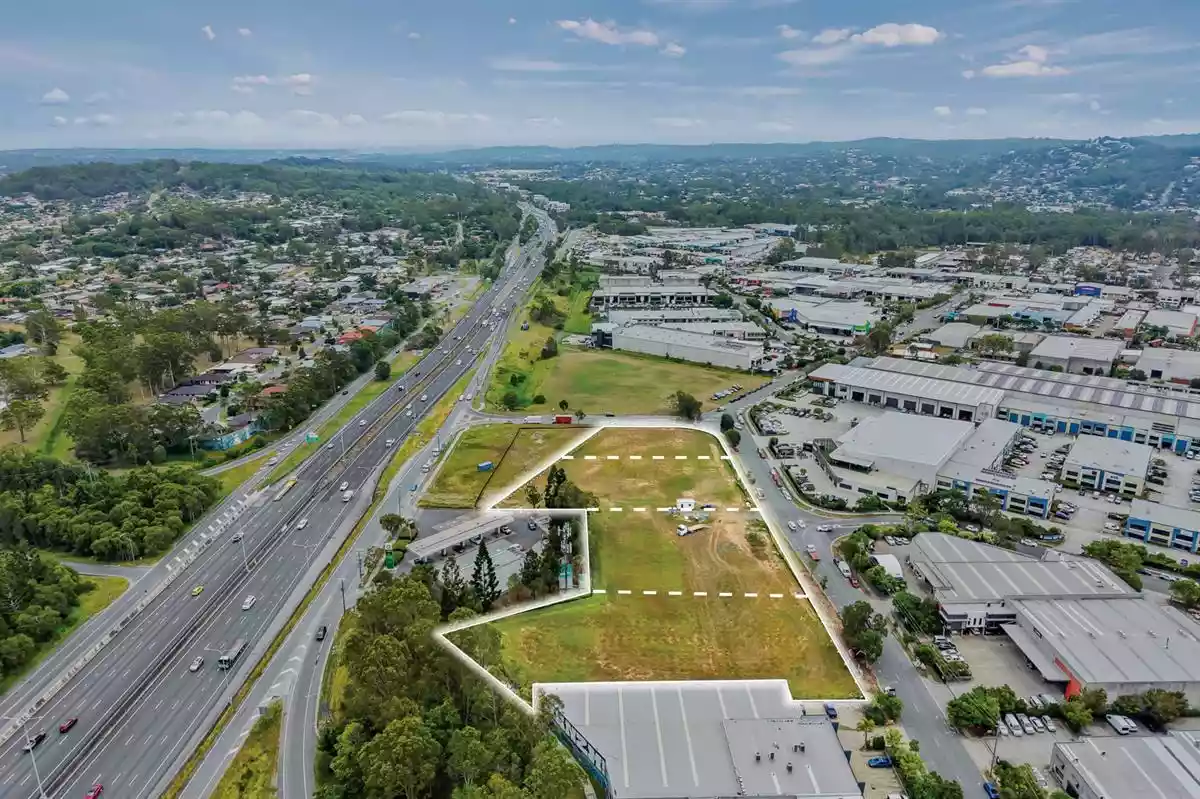 4090-4096 Pacific Highway