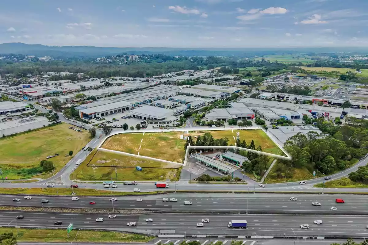 4090-4096 Pacific Highway