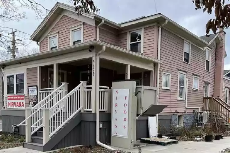 A2-528 Seneca Street West