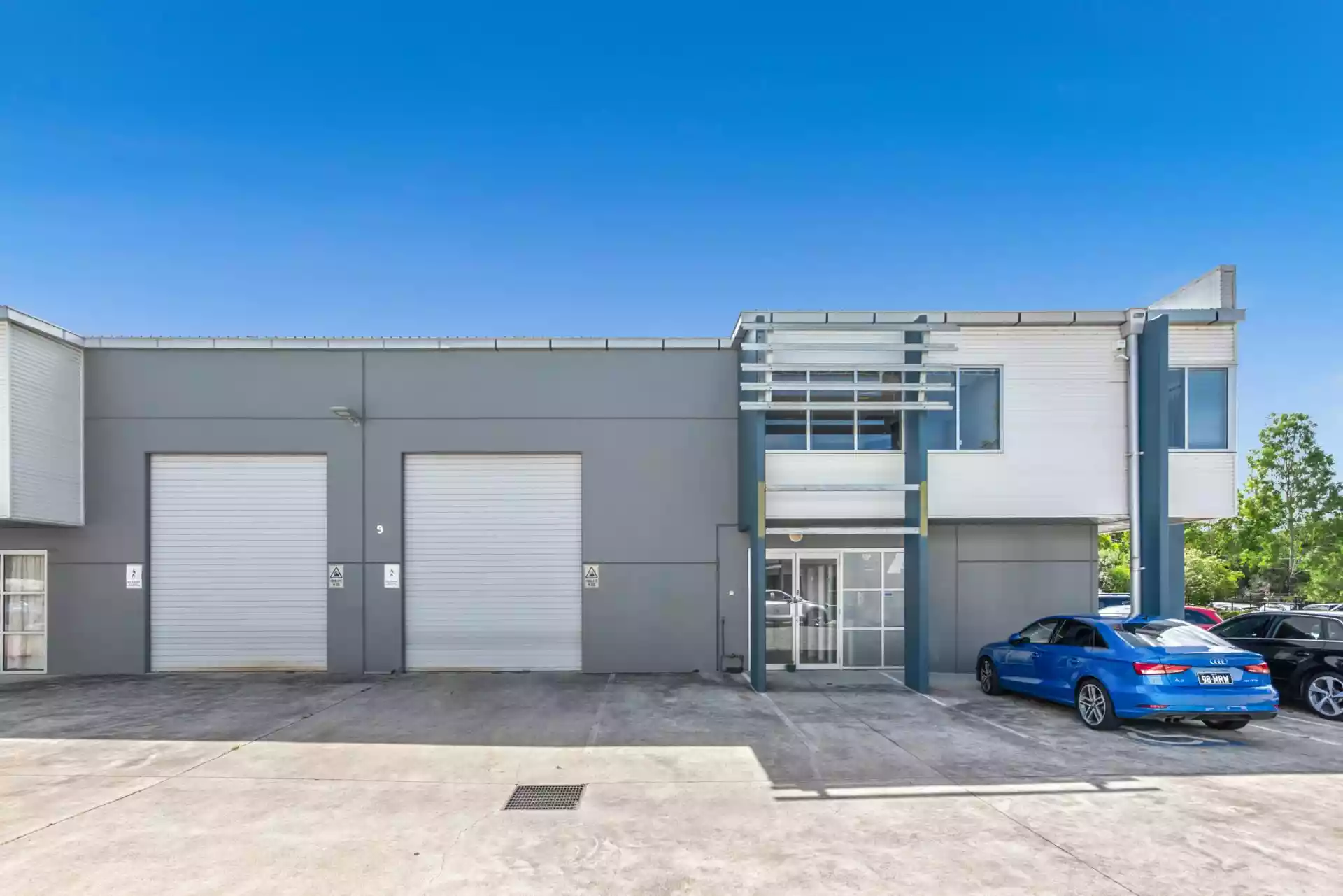 High Quality Cleveland Office/Warehouse - AVAILABLE NOW