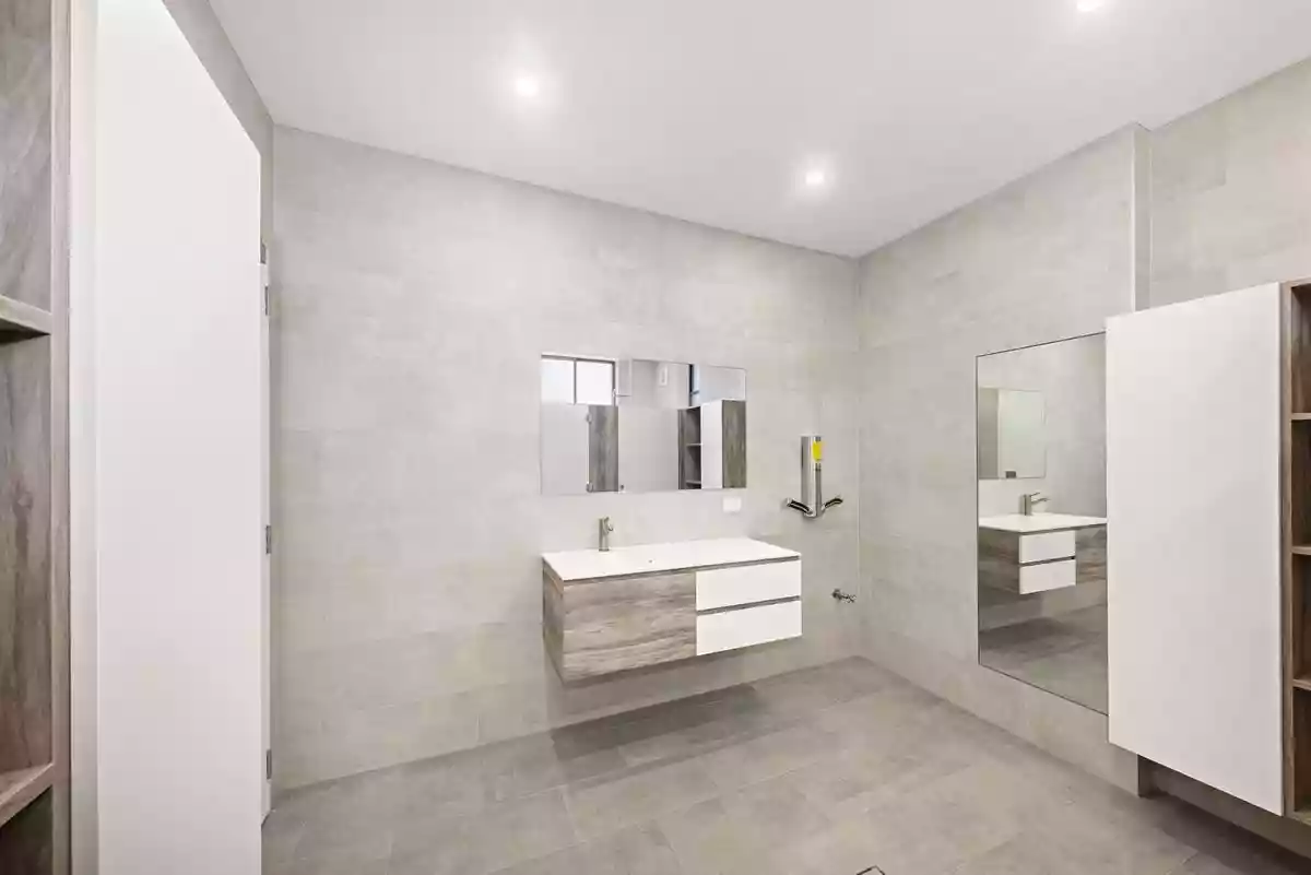 3 Sir Joseph Banks Street