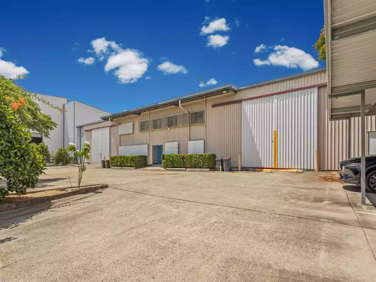156 Riverside Place