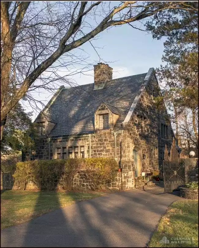 Briarcliff Manor - Office