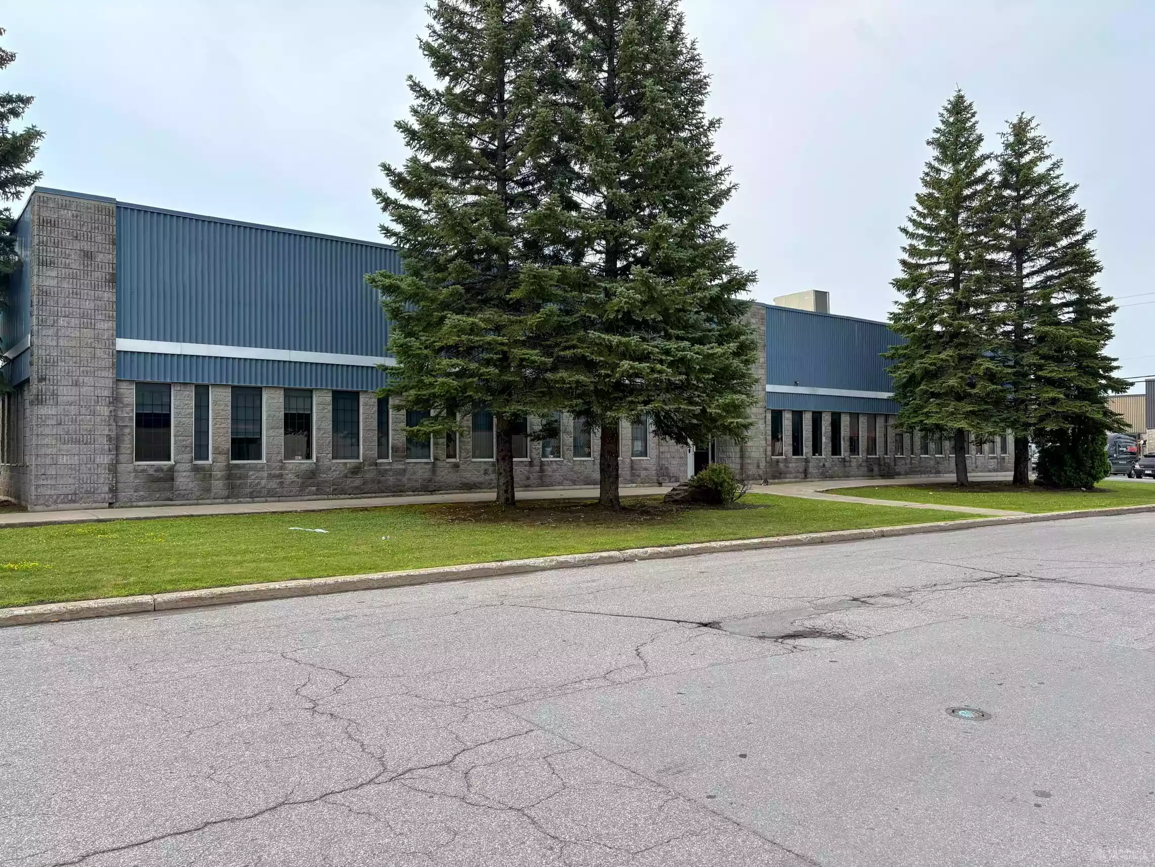 Laval - Warehouse/Distribution