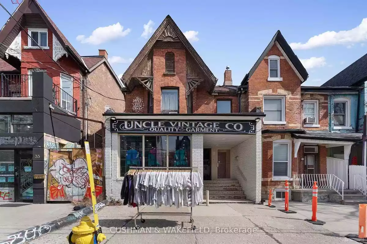 Toronto - Street Retail