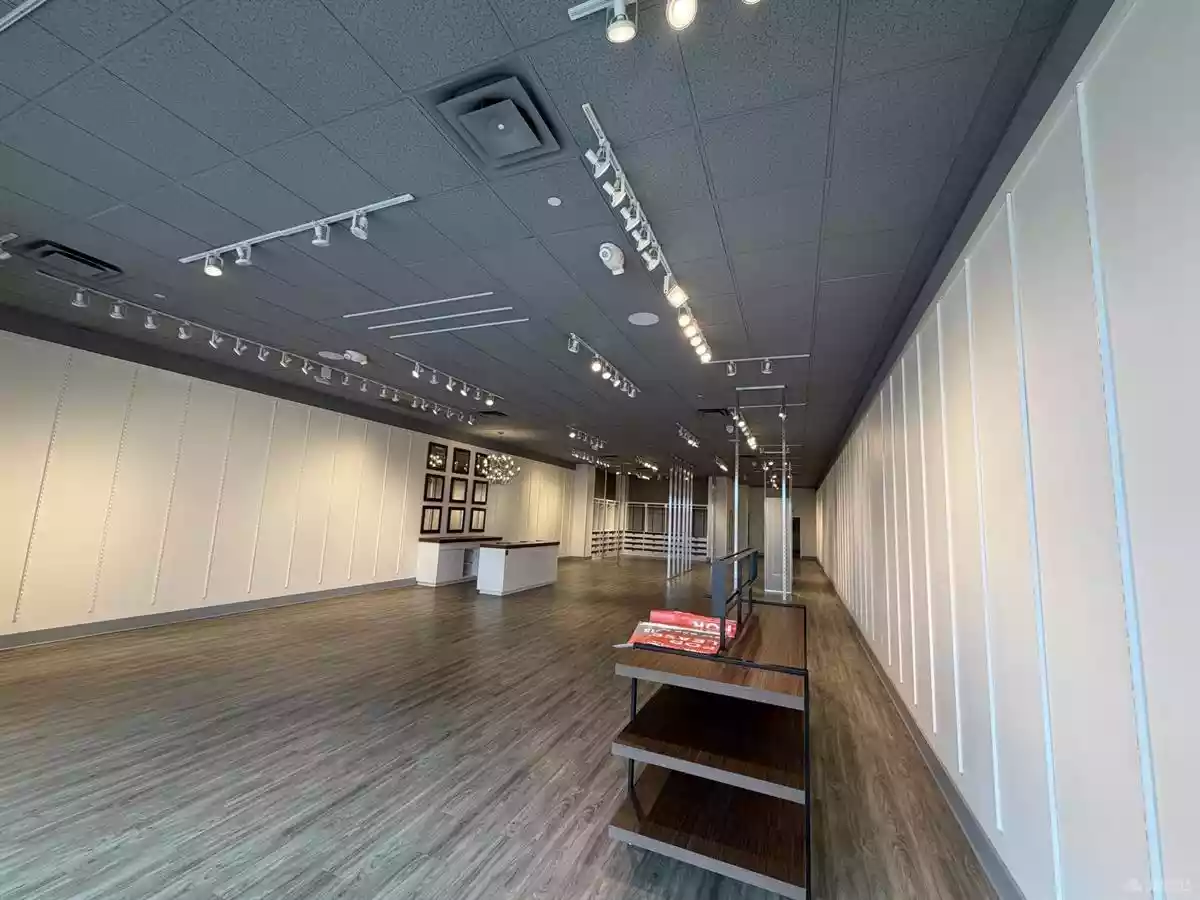 Whitestown - Retail