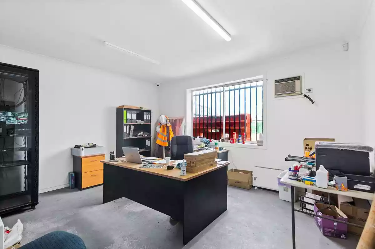696 Geelong Road