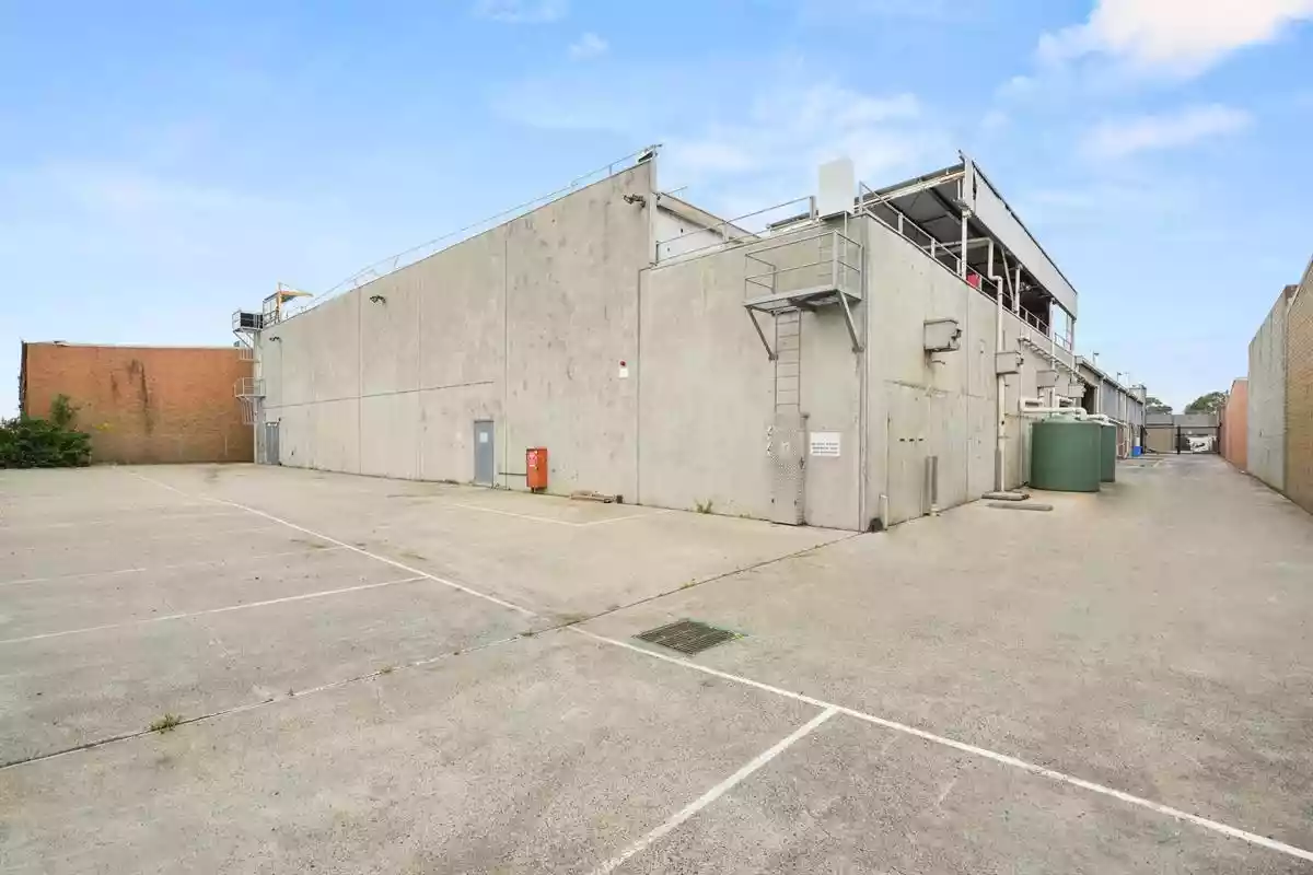 9-11 De Havilland Rd