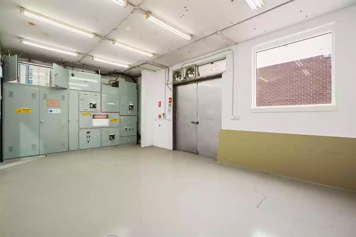 9-11 De Havilland Rd