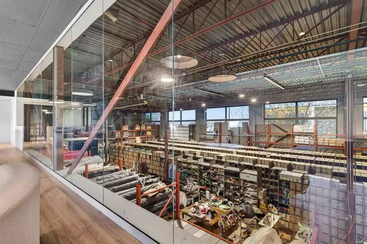 Dollard-Des Ormeaux - Warehouse/Distribution