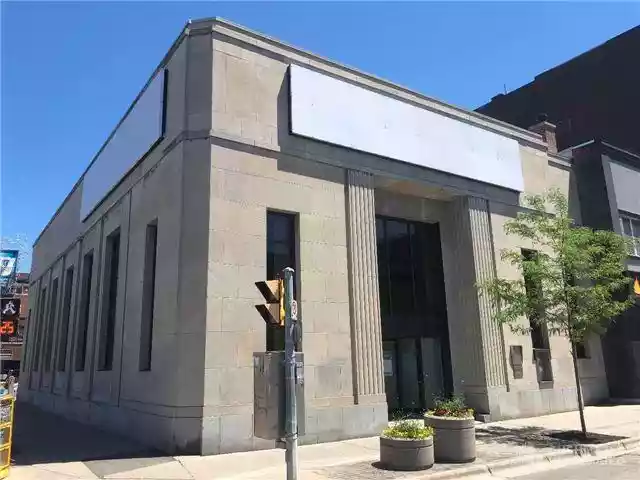 27 Simcoe Street North