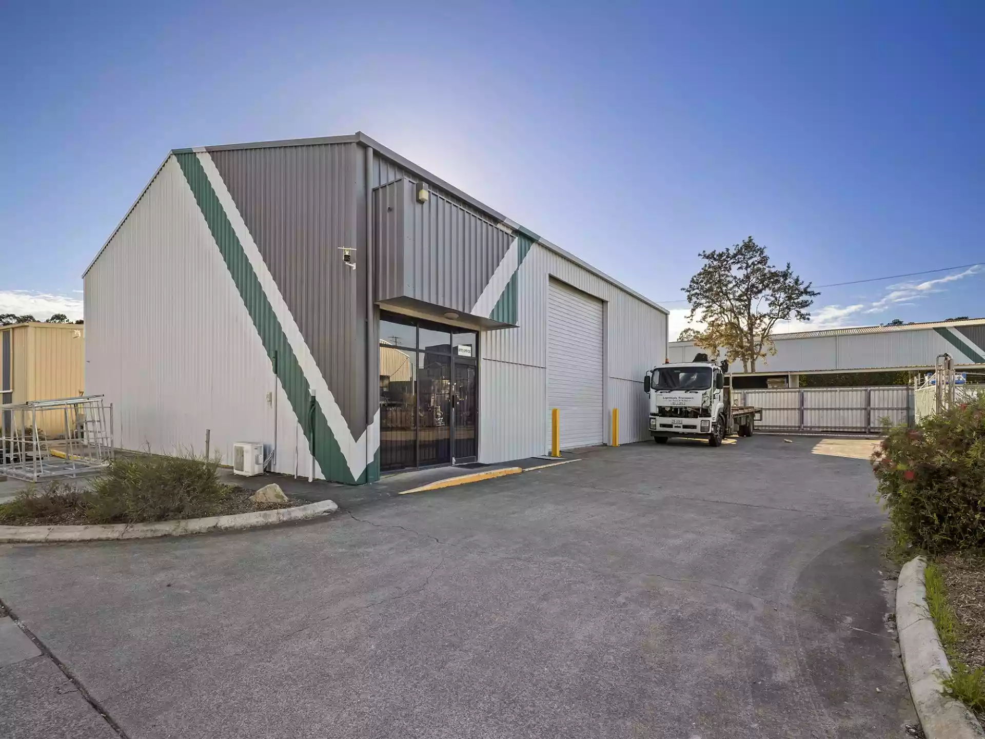 271sqm Office/Warehouse with Hardstand