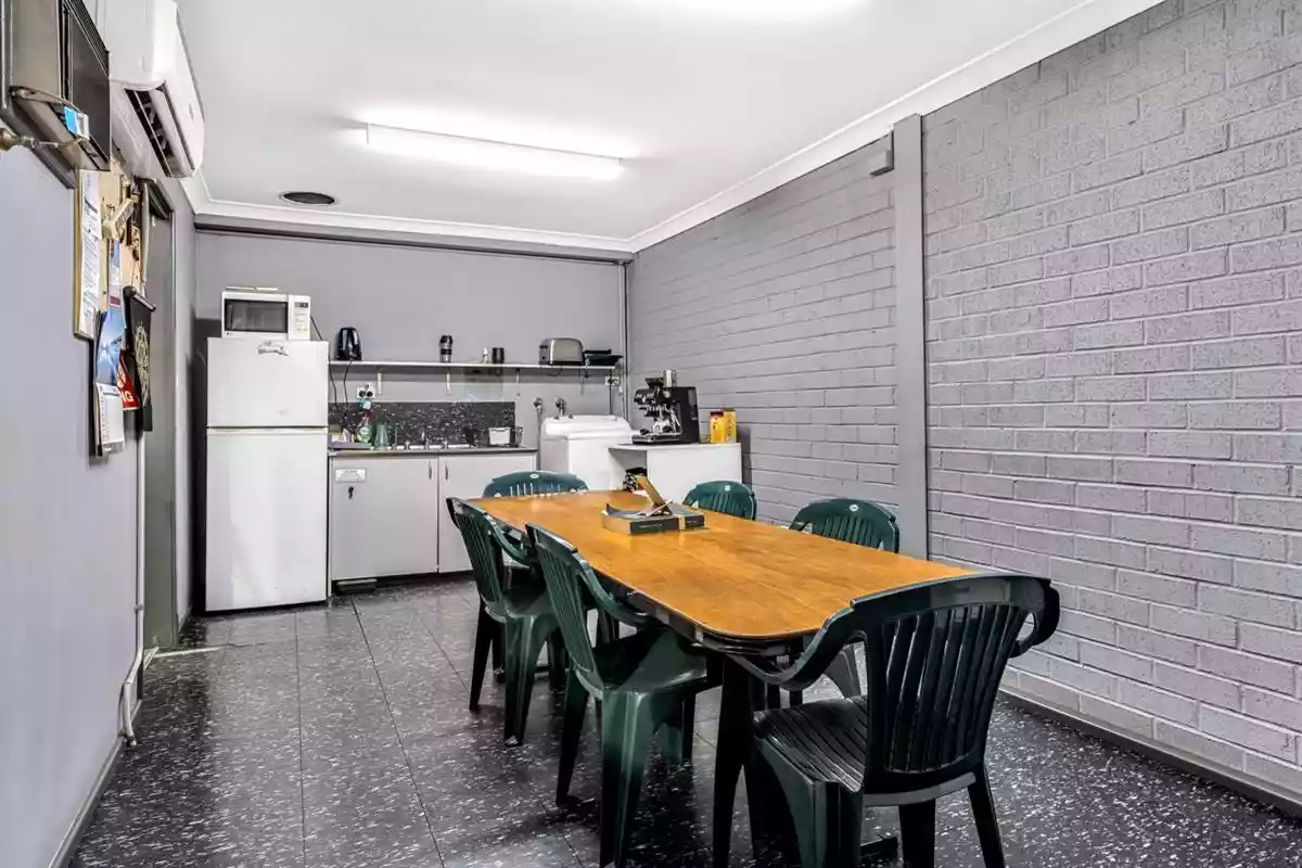 2/114-118 Gilba Road