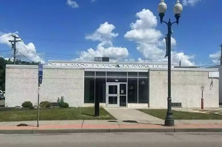 A1-117 Main Street West