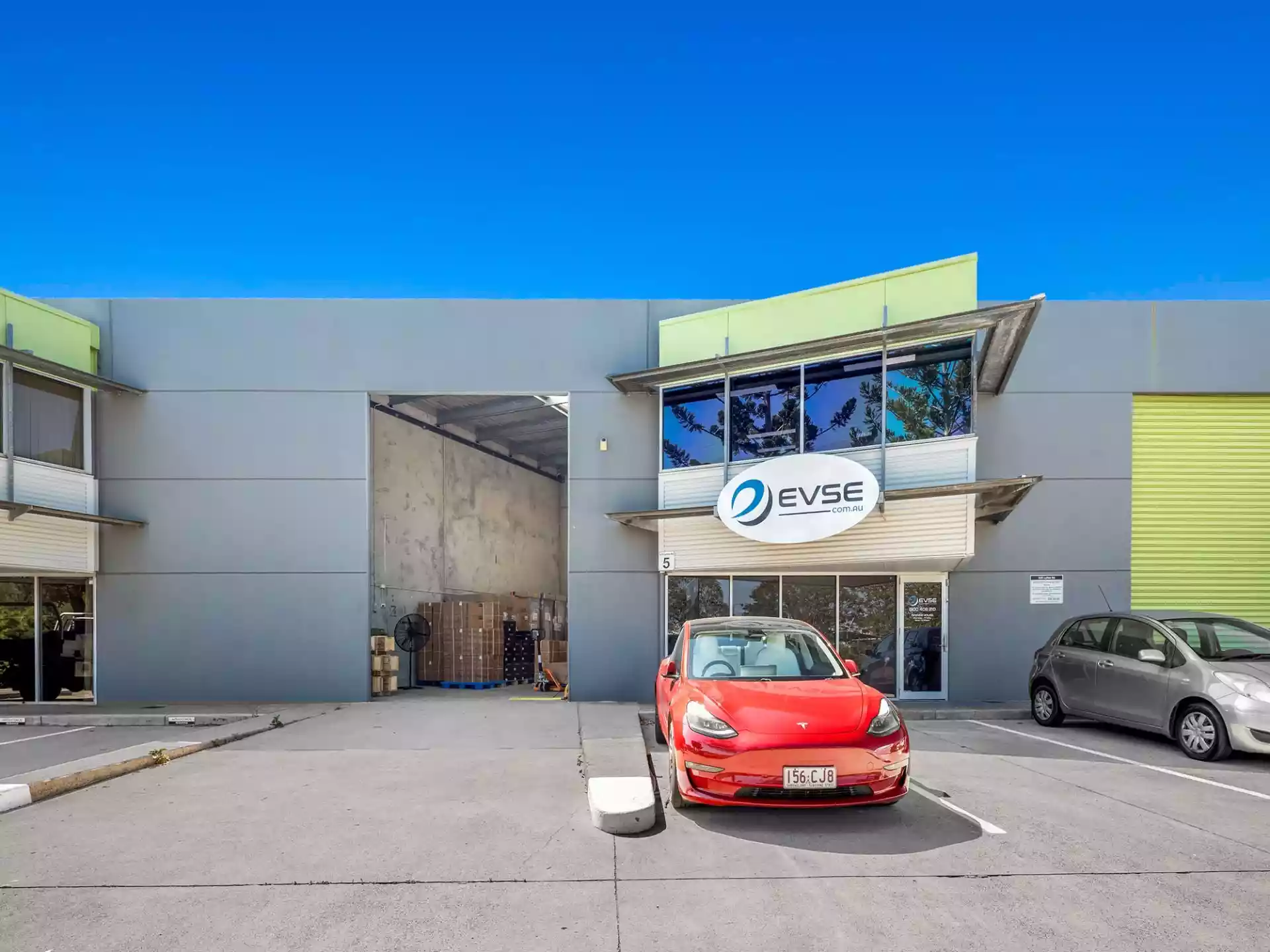 Main Road Location - 196sqm Office/Warehouse