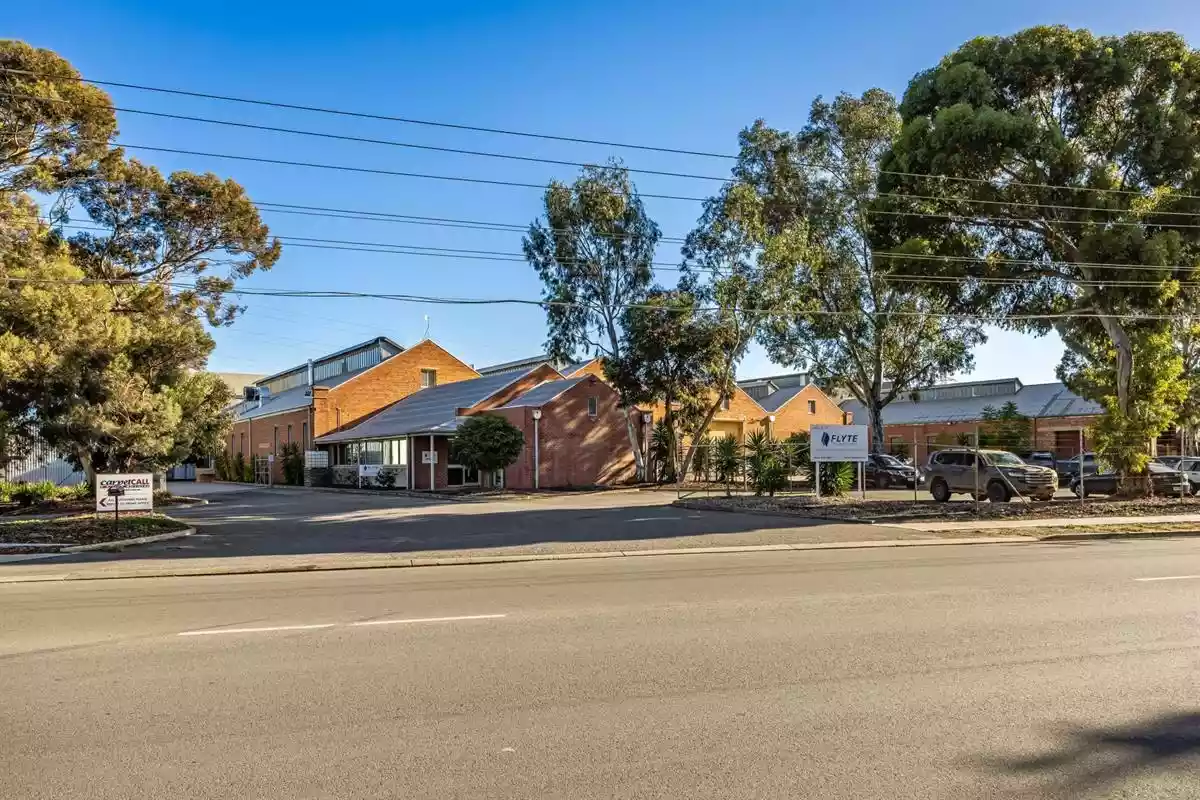 73 Churchill Road North