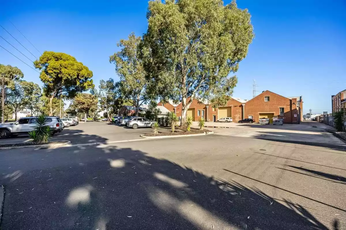 73 Churchill Road North