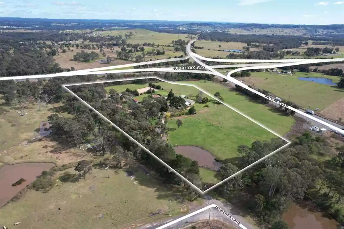 50 Janderra Lane