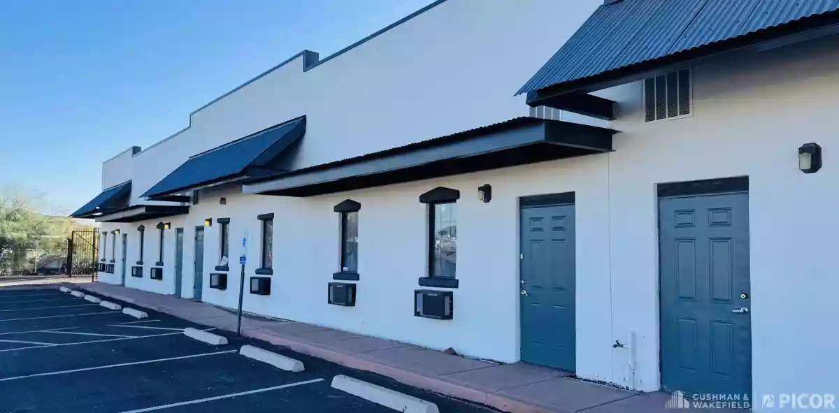 6898-6910 N Camino Martin