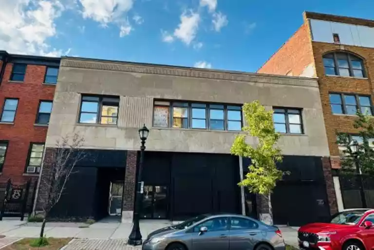 A1-252 Genesee Street
