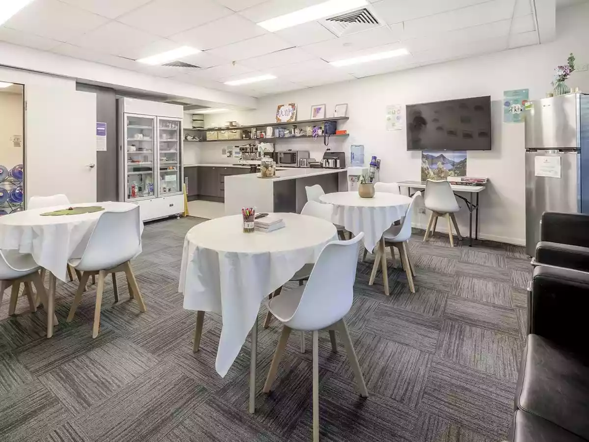 3/8 Miller St