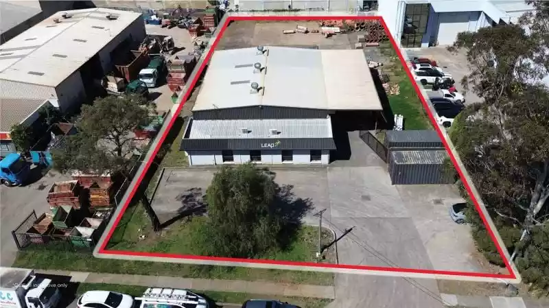 RARE BUILDING & YARD OPPORTUNITY