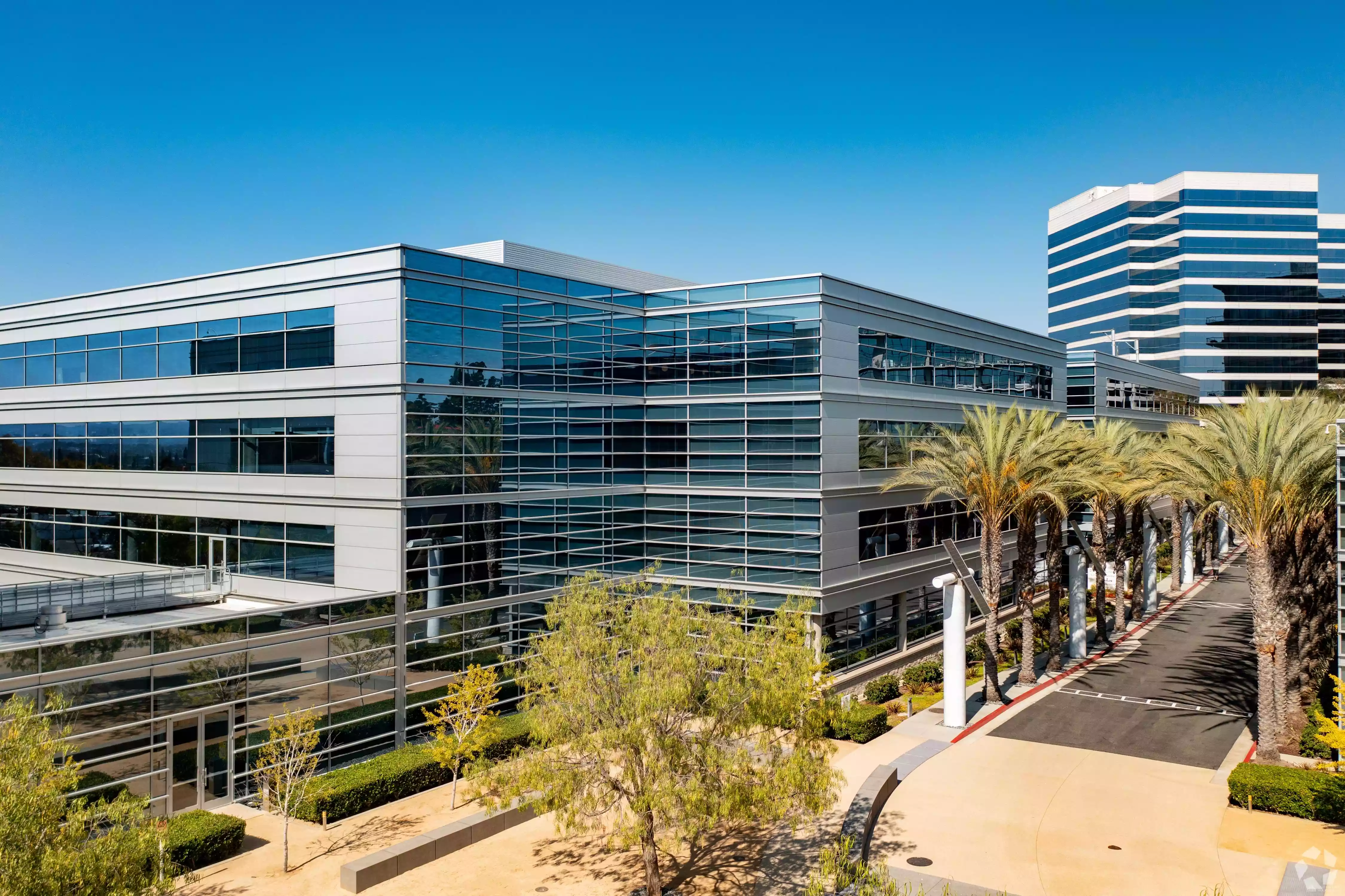 800 Corporate Pointe