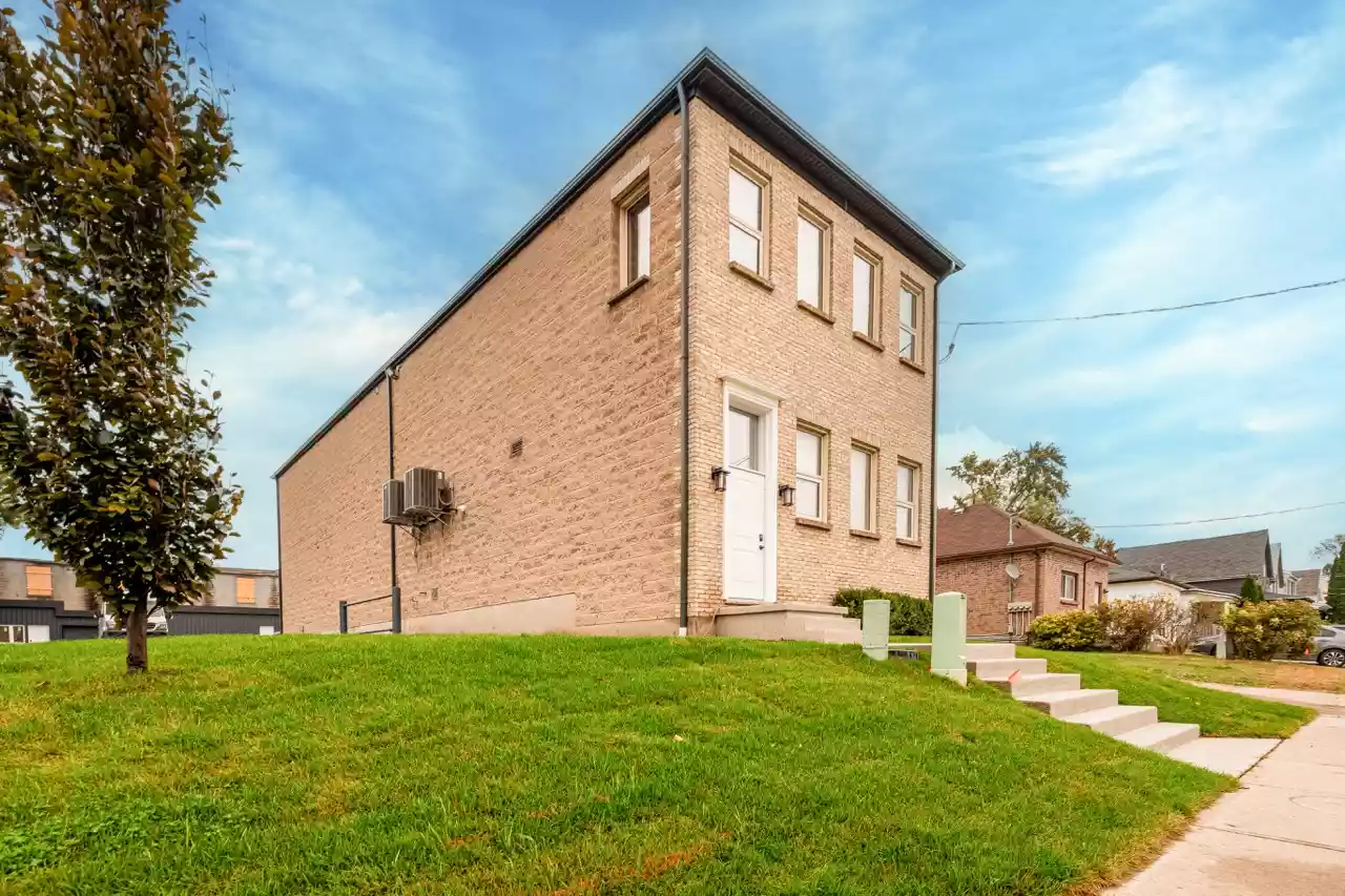 180 Simcoe Street