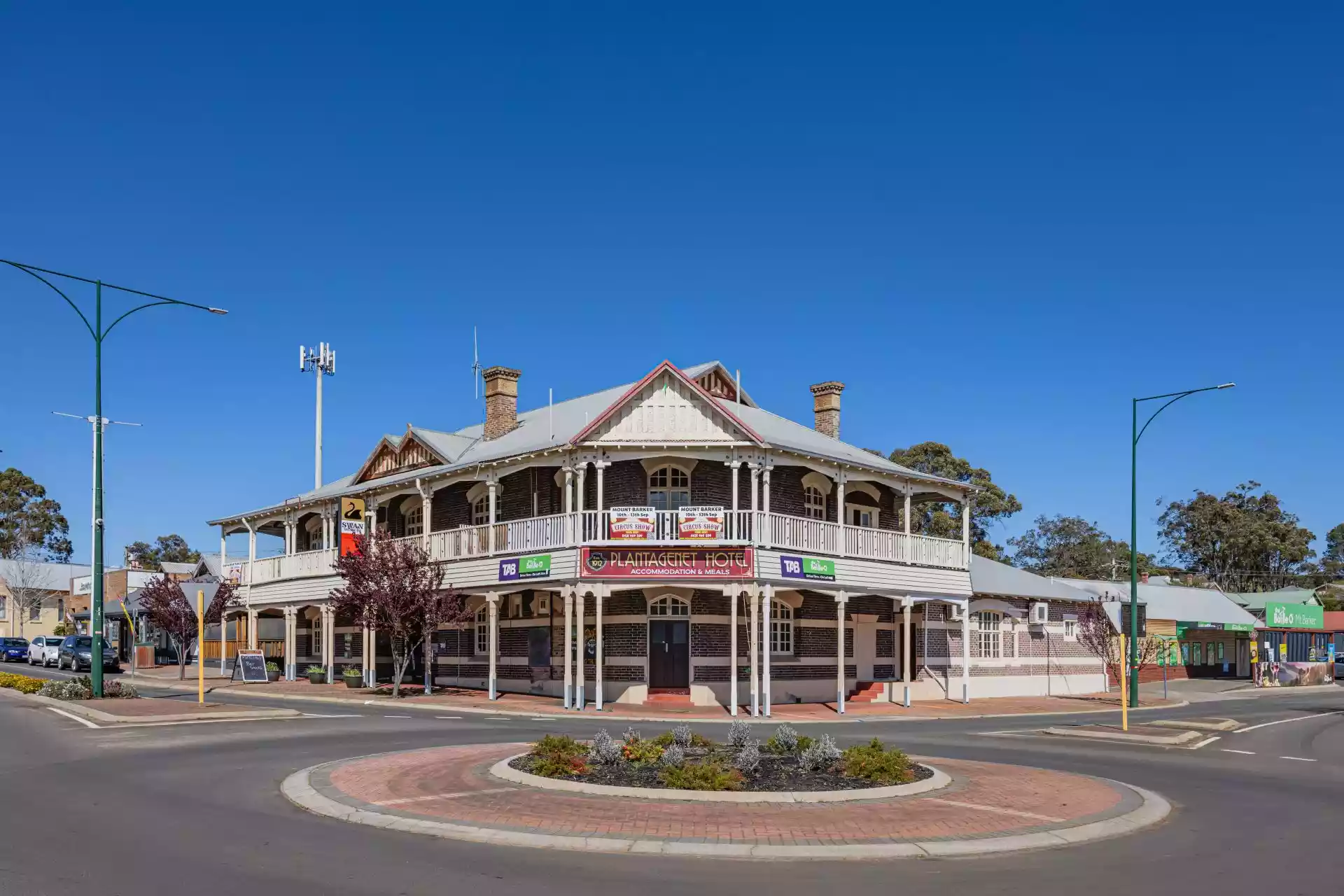 Regional Landmark Accommodation & Hospitality Asset for Investment or Owner Operator!