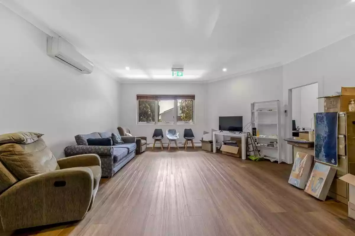 4 Luff Street