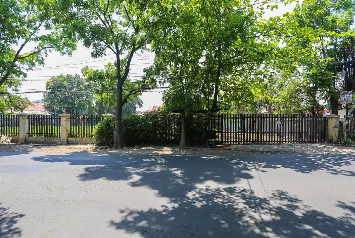 Gate