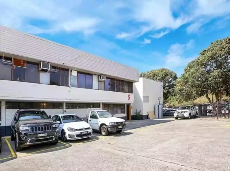 2 Bronti Street